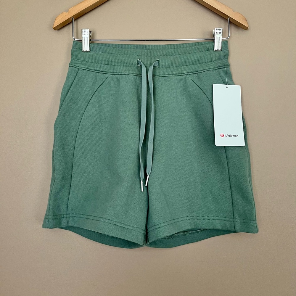 {Lululemon} Scuba High-Rise Short 5" in Grey Eucalyptus - Womens 4 - NWT